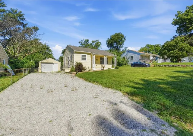 Photo 3 of Sale Pending at 1430 S Kings Hwy, Independence, MO 64055 | MLS# 2628740 | Listing updated on 2026-09-06