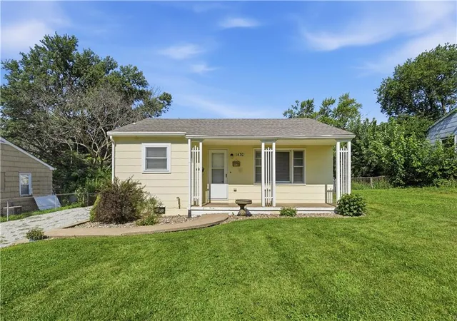 Photo 3 of Sale Pending at 1430 S Kings Hwy, Independence, MO 64055 | MLS# 2628740 | Listing updated on 2026-09-06