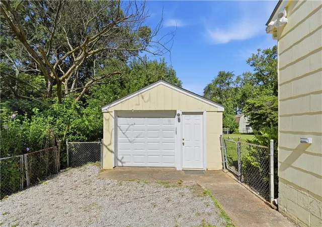 Photo 4 of Sale Pending at 1430 S Kings Hwy, Independence, MO 64055 | MLS# 2628740 | Listing updated on 2026-09-06
