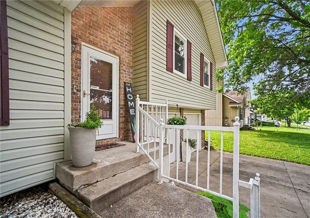 2nd image of 201 Cross Creek Dr, Grain Valley, MO 64029 | MLS# 2628741