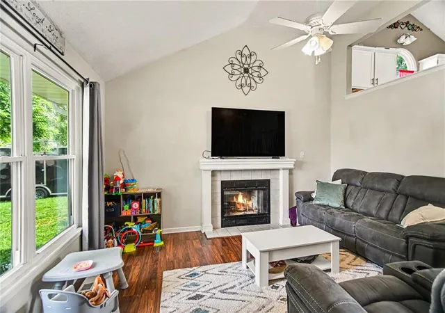 4th image of 201 Cross Creek Dr, Grain Valley, MO 64029 | MLS# 2628741