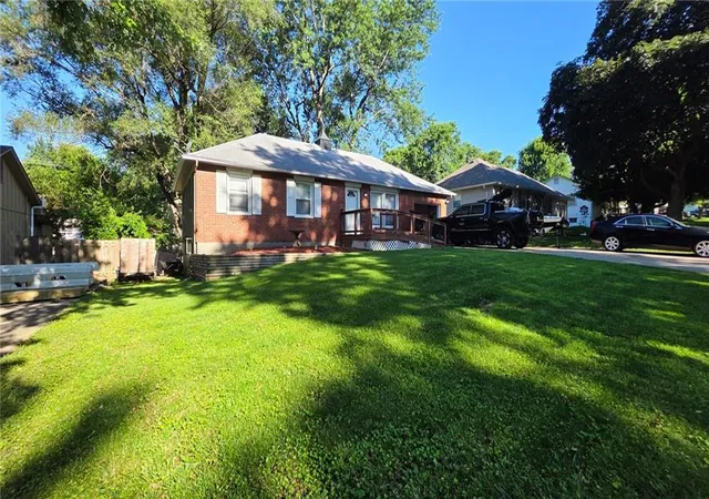 Photo 2 of Single family home for sale at 4216 S Cottage Ave, Independence, MO 64055 | MLS# 2628749 | Listing updated on 2026-08-24