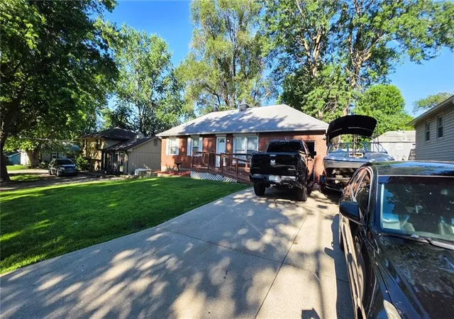 Photo 3 of Single family home for sale at 4216 S Cottage Ave, Independence, MO 64055 | MLS# 2628749 | Listing updated on 2026-08-24