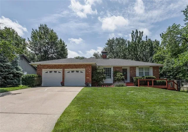 1st image of 7415 W 74th St, Overland Park, KS 66204 | MLS# 2628752