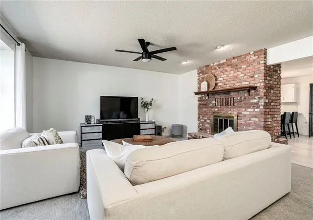 2nd image of 7415 W 74th St, Overland Park, KS 66204 | MLS# 2628752