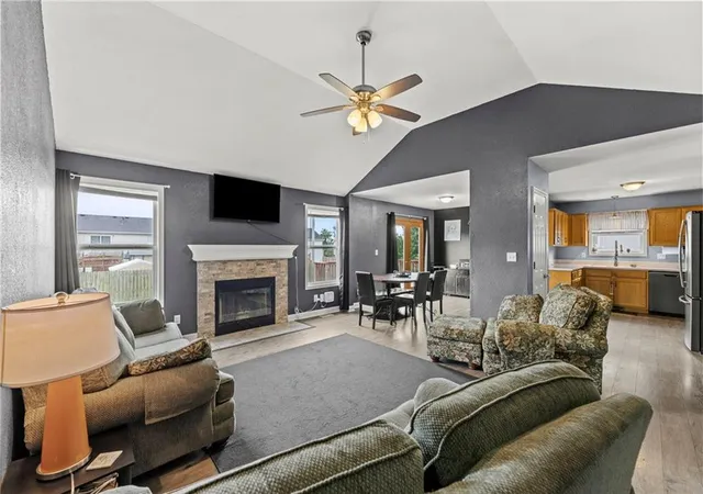 4th image of 517 Shanandoah Dr, Edgerton, KS 66021 | MLS# 2628753