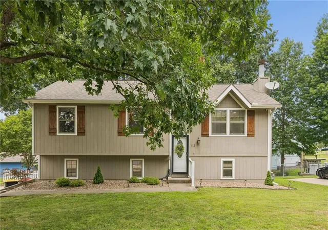 Photo 1 of Sale Pending at 112 E Frank St, Kearney, MO 64060 | MLS# 2628760 | Listing updated on 2026-08-12