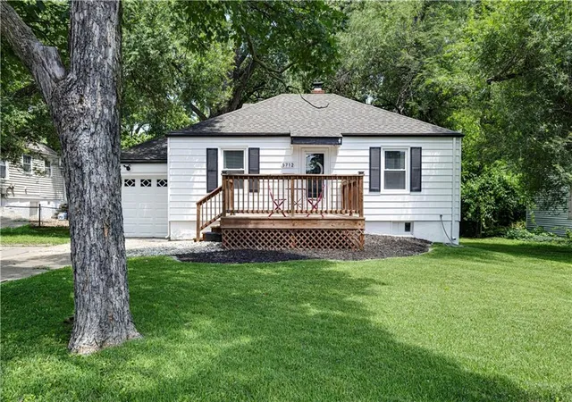 Homes for sale in Mission, KS | 5712 W 55th St, Mission, KS 66202 | MLS# 2628762