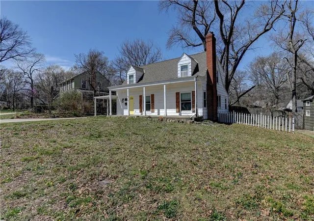 Homes for sale in Roeland Park, KS | 5300 Sycamore Dr, Roeland Park, KS 66205 | MLS# 2628783