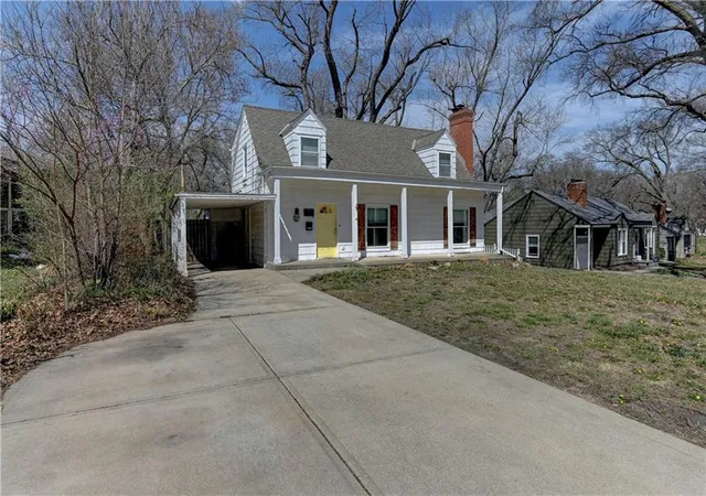 Homes for sale in Roeland Park, KS | 5300 Sycamore Dr, Roeland Park, KS 66205 | MLS# 2628783