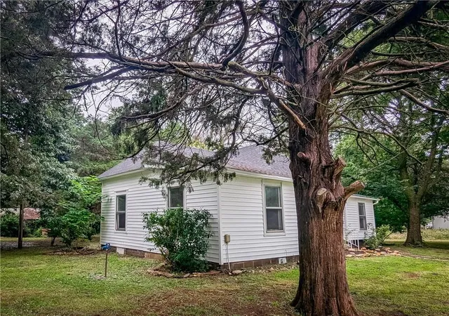 Photo 3 of Sale Pending at 531 E Elm St, Moundville, MO 64771 | MLS# 2628787 | Listing updated on 2026-09-15