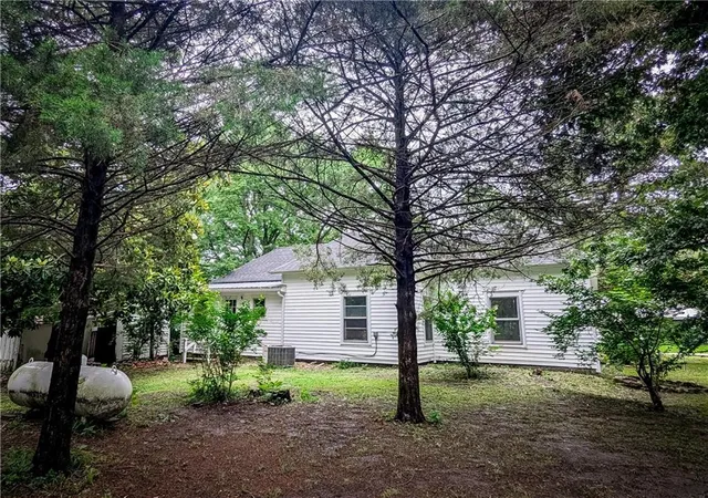 Photo 3 of Sale Pending at 531 E Elm St, Moundville, MO 64771 | MLS# 2628787 | Listing updated on 2026-09-15