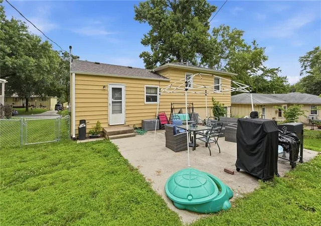Homes for sale in Kansas City, MO | 4400 Ne Sunnybrook Ln, Kansas City, MO 64117 | MLS# 2628788