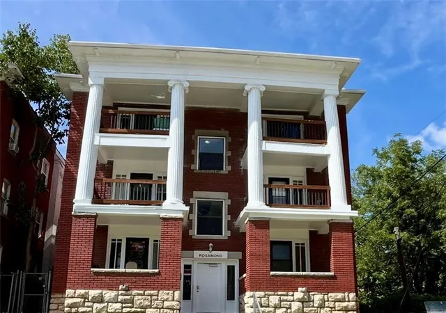 Homes for sale in Kansas City, MO | 2408 E 29th St, Kansas City, MO 64109 | MLS# 2628790