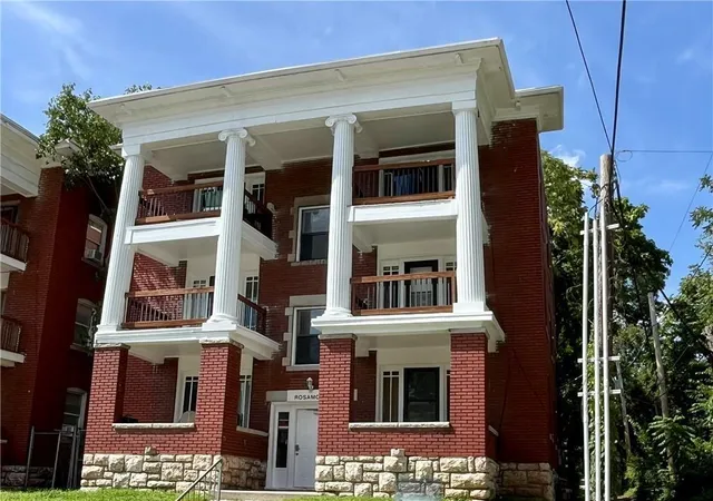 Homes for sale in Kansas City, MO | 2408 E 29th St, Kansas City, MO 64109 | MLS# 2628790