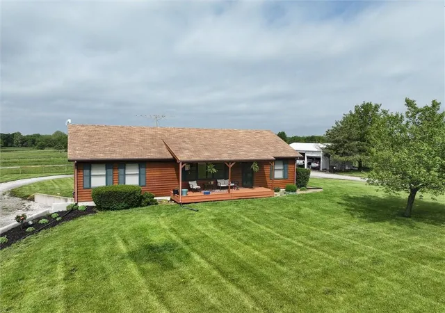 Homes for sale in Paola, KS | 29710 Oak Grove Rd, Paola, KS 66071 | MLS# 2628792