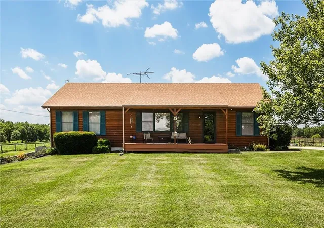 Homes for sale in Paola, KS | 29710 Oak Grove Rd, Paola, KS 66071 | MLS# 2628792