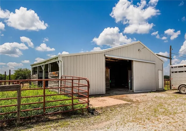 Homes for sale in Paola, KS | 29710 Oak Grove Rd, Paola, KS 66071 | MLS# 2628792