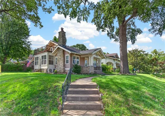 1st image of 5850 Brookside Blvd, Kansas City, MO 64113 | MLS# 2628804