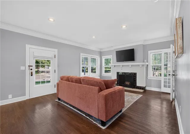 2nd image of 5850 Brookside Blvd, Kansas City, MO 64113 | MLS# 2628804