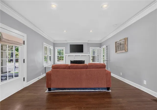 3rd image of 5850 Brookside Blvd, Kansas City, MO 64113 | MLS# 2628804