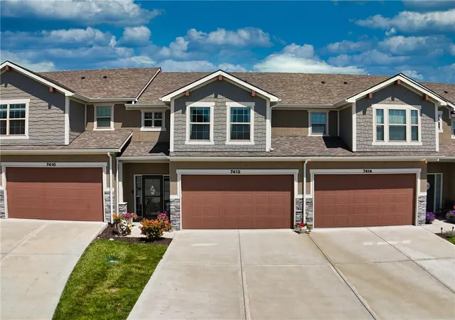 Homes for sale in Parkville, MO | 7412 Grand Slam St, Parkville, MO 64152 | MLS# 2628806