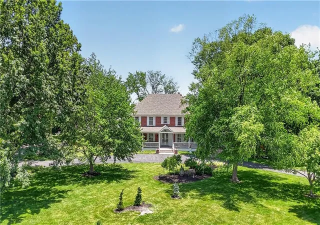 2nd image of 1815 Pine Ridge Rd, Leavenworth, KS 66048 | MLS# 2628811