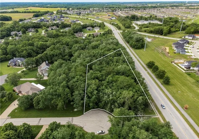 1st image of 802 Se Willow Ridge Dr, Blue Springs, MO 64014 | MLS# 2628820