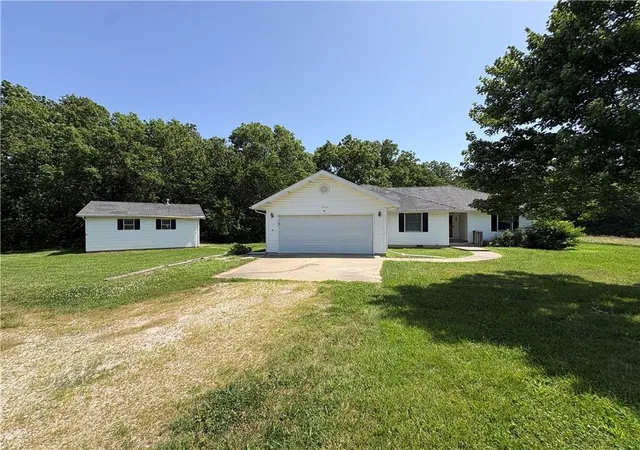 Homes for sale in Centerview, MO | 1046 475th Rd, Centerview, MO 64019 | MLS# 2628823