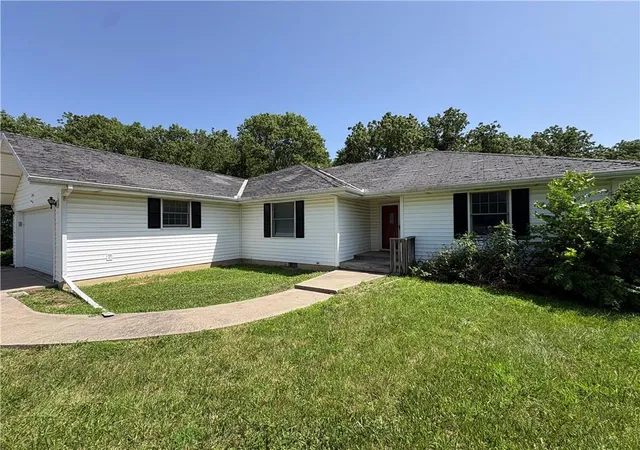 Homes for sale in Centerview, MO | 1046 475Th Rd, Centerview, MO 64019 | MLS# 2628823