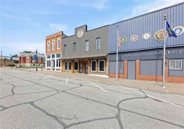 Homes for sale in Burlington, KS | 116 N 3Rd St, Burlington, KS 66839 | MLS# 2628827