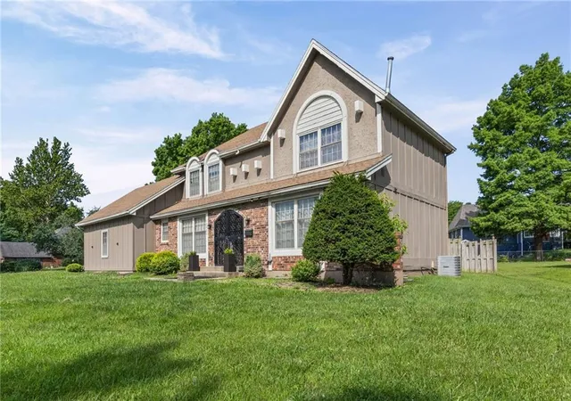 Homes for sale in Grandview, MO | 12420 Cambridge Ave, Grandview, MO 64030 | MLS# 2628829