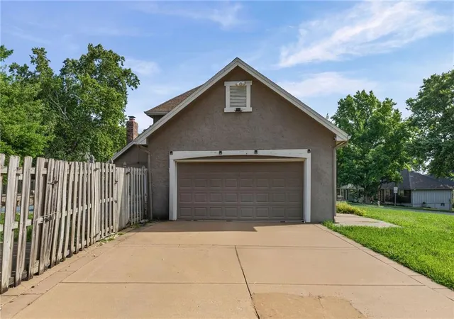 Homes for sale in Grandview, MO | 12420 Cambridge Ave, Grandview, MO 64030 | MLS# 2628829