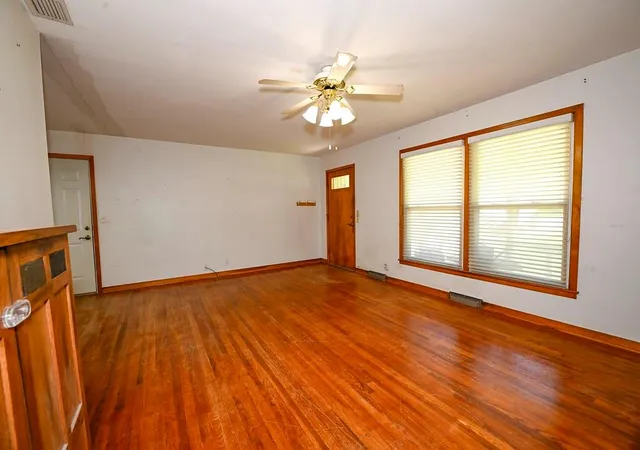 Homes for sale in Gladstone, MO | 5714 N Tracy Ave, Gladstone, MO 64118 | MLS# 2628836