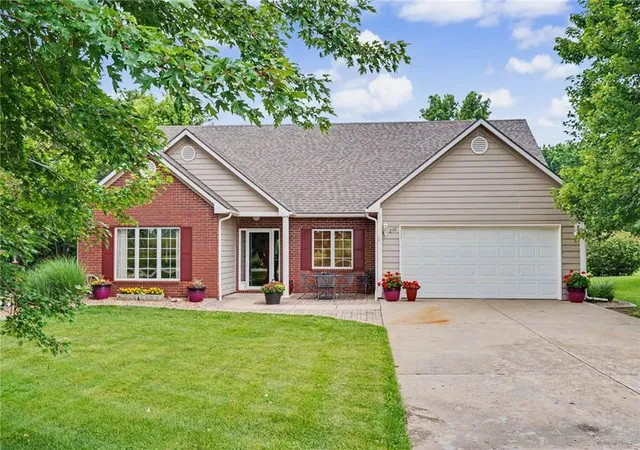 Homes for sale in Baldwin City, KS | 210 E High St, Baldwin City, KS 66006 | MLS# 2628837