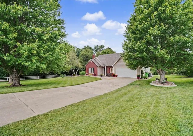 Homes for sale in Baldwin City, KS | 210 E High St, Baldwin City, KS 66006 | MLS# 2628837