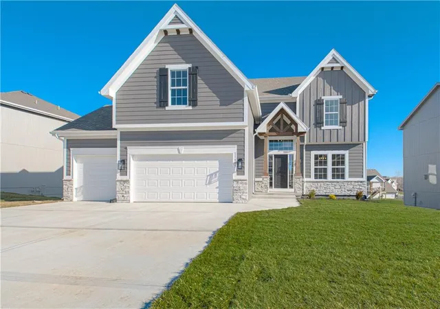 Single family home for sale at 10149 N Brighton Ave, Kansas City, MO 64156 | MLS# 2628846