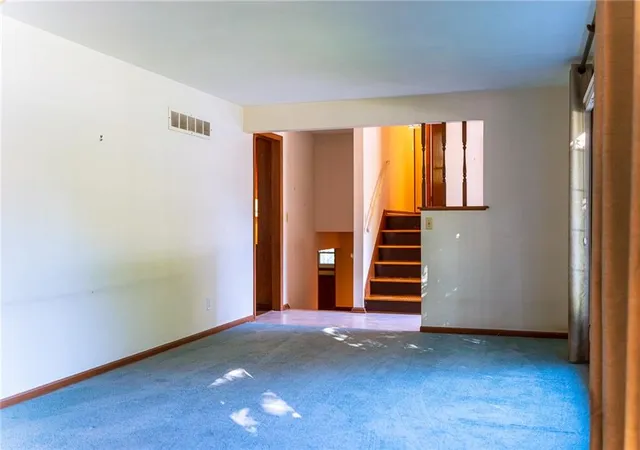 5th image of 9305 Sturgeon Dr, Overland Park, KS 66212 | MLS# 2628848