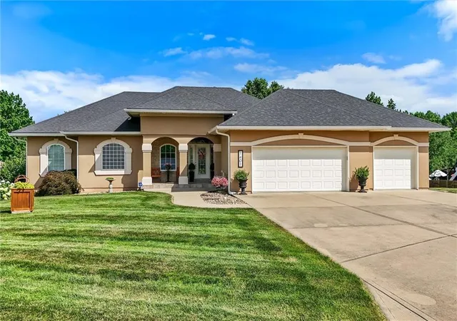 Homes for sale in Excelsior Springs, MO | 1401 Ann Cir, Excelsior Springs, MO 64024 | MLS# 2628852