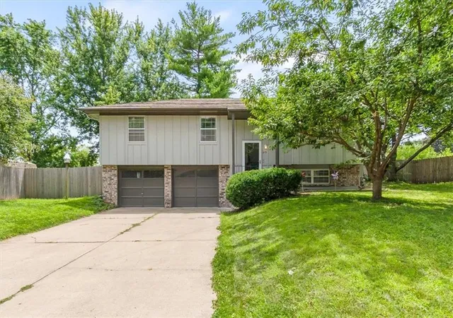 Homes for sale in Blue Springs, MO | 312 Sw Blarney Ct, Blue Springs, MO 64014 | MLS# 2628858