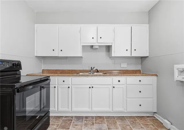 2nd image of 7944 Oak St, Kansas City, MO 64114 | MLS# 2628862