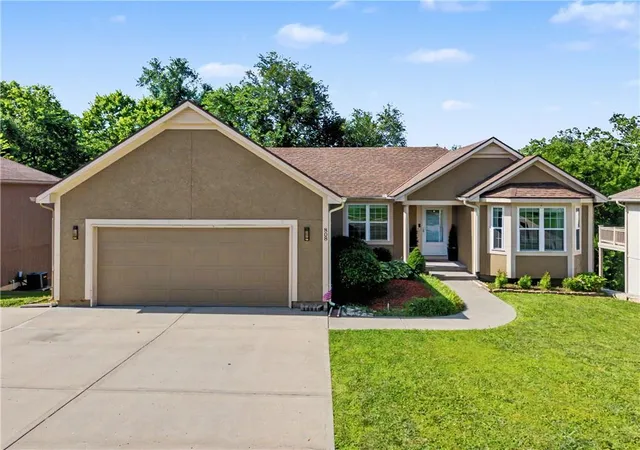 Homes for sale in Pleasant Hill, MO | 808 Old Stage Rd, Pleasant Hill, MO 64080 | MLS# 2628863