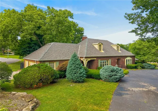 Photo 3 of Single family home for sale at 3408 Shady Bnd Dr, Independence, MO 64052 | MLS# 2628867 | Listing updated on 2026-09-01