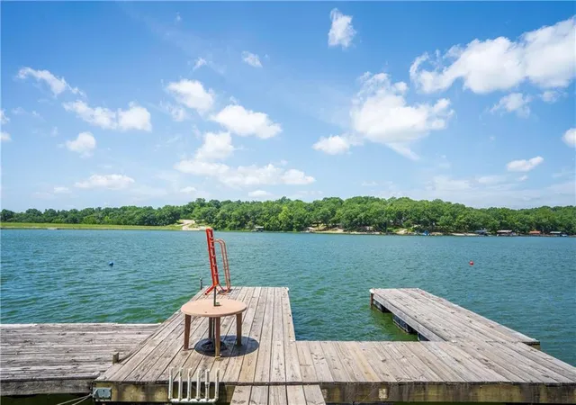 Homes for sale in La Cygne, KS | 314 Se Lakeside Dr, La Cygne, KS 66040 | MLS# 2628868