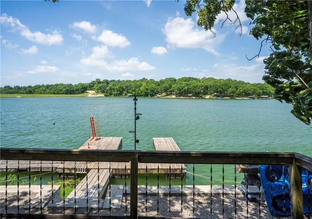 Homes for sale in La Cygne, KS | 314 Se Lakeside Dr, La Cygne, KS 66040 | MLS# 2628868