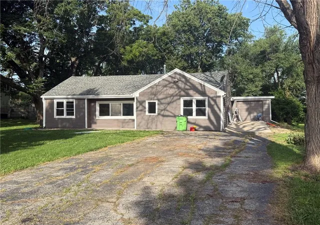 Homes for sale in Ottawa, KS | 1234 S Willow St, Ottawa, KS 66067 | MLS# 2628882