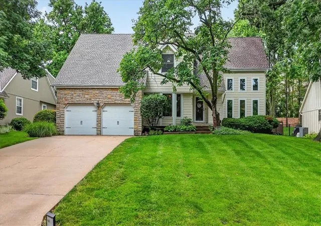 Homes for sale in Lenexa, KS | 8336 Rosehill Rd, Lenexa, KS 66215 | MLS# 2628888