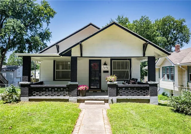 1st image of 1242 S Hardy St, Independence, MO 64052 | MLS# 2628890