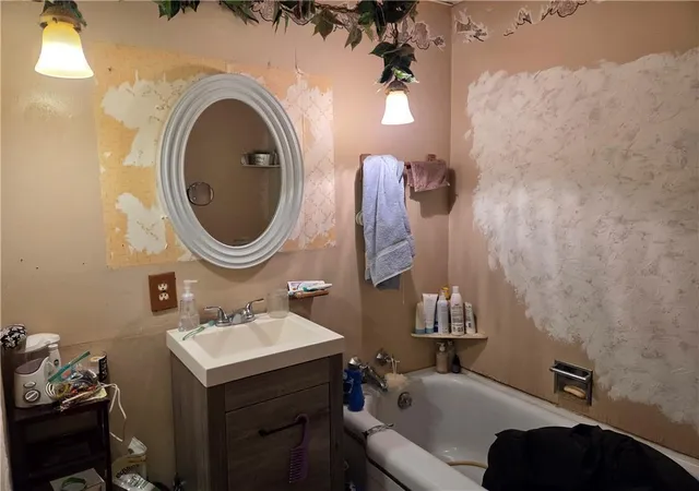 Photo 4 of Sale Pending at 3833 Ruby Ave, Kansas City, KS 66106 | MLS# 2628902 | Listing updated on 2026-09-02