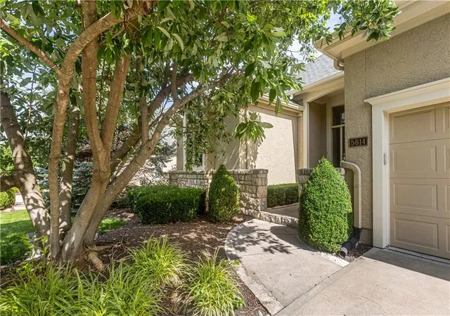 Homes for sale in Leawood, KS | 5614 W 131st Ter, Leawood, KS 66209 | MLS# 2628910